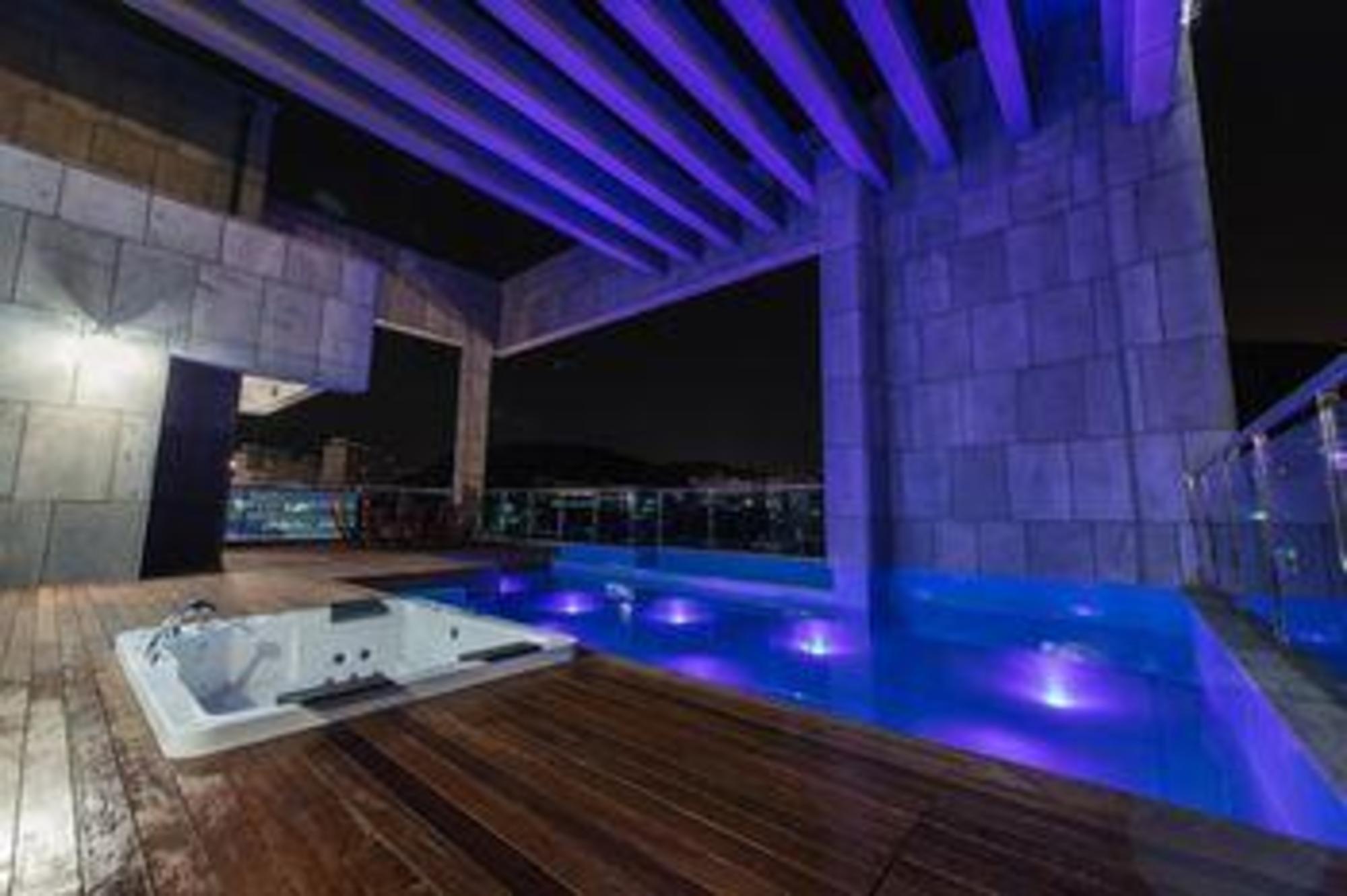 R&B Business Hotel 32/42