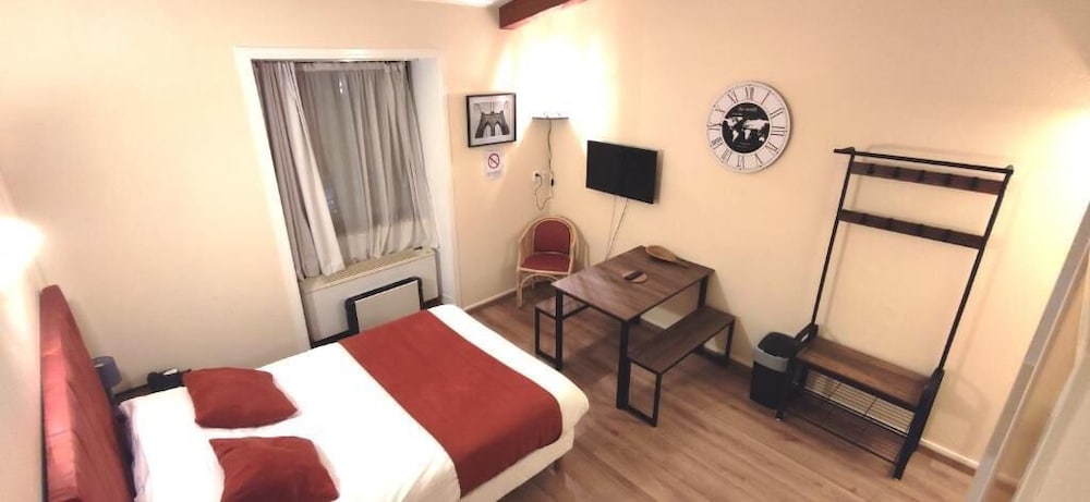INTER-HOTEL LE VALOIS 12/50