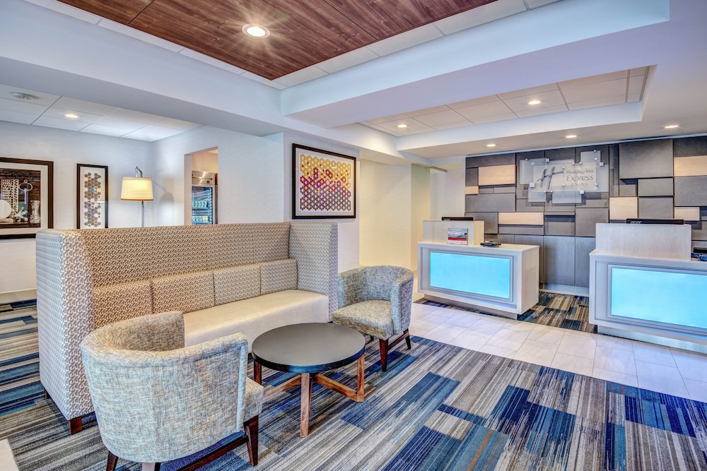 Holiday Inn Express Woodbridge 44/64