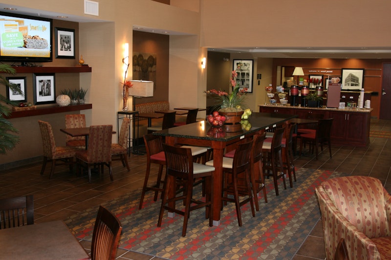 Hampton Inn Suites West Point Ms 16/26