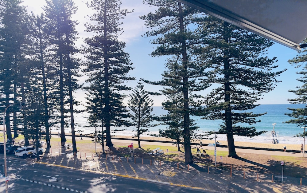 MANLY PARADISE MOTEL AND APARTMENTS 62/66