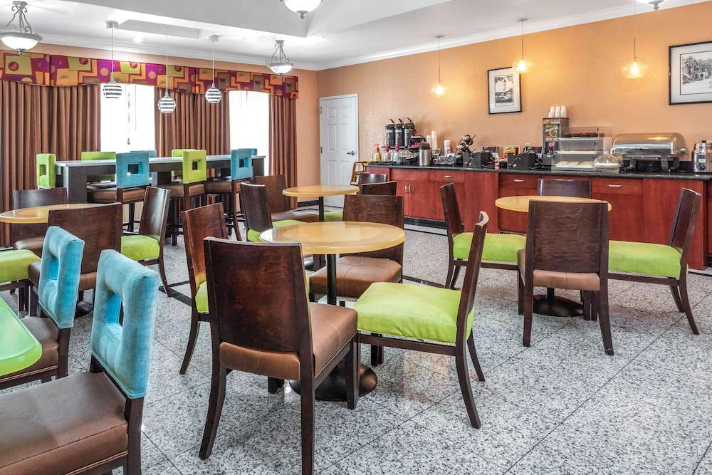 La Quinta Inn And Suites by Wyndham St. Augustine 37/49