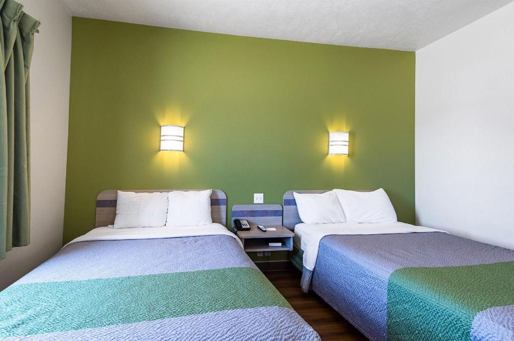 2 Full Beds - Non-Smoking