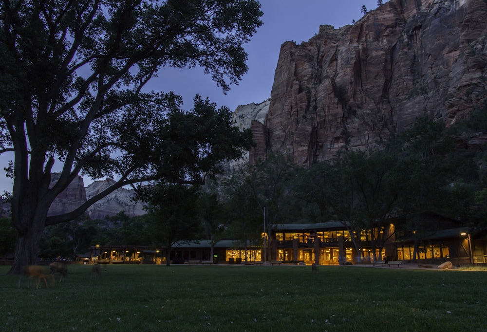 Zion Lodge Inside The Park 35/41