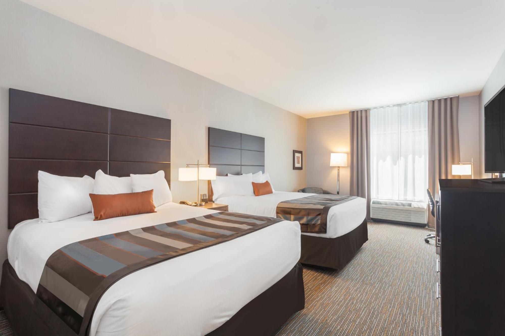 Deluxe, Queen Bed, Accessible