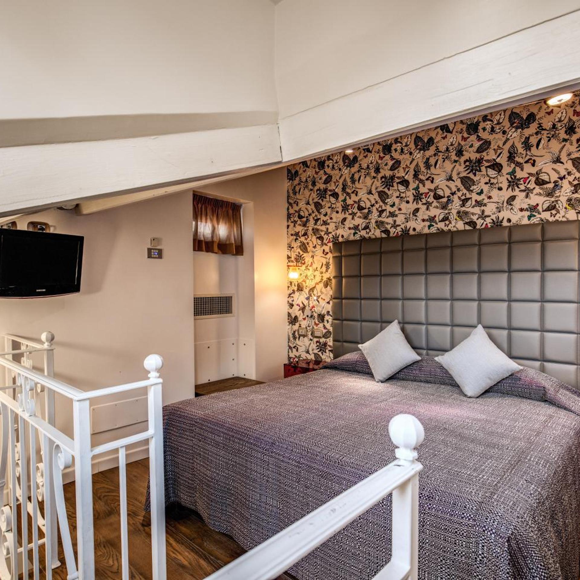 Standard, Double or Twin Bed, Attic