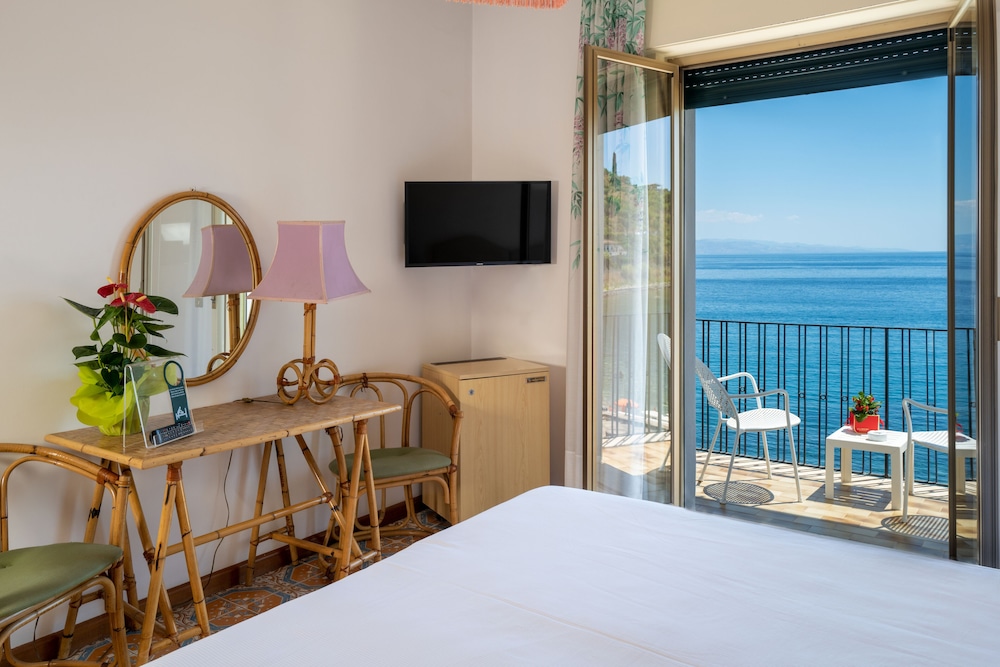 Room, Double or Twin Bed, Sea View, Balcony, Lido Mediterranee 7/10