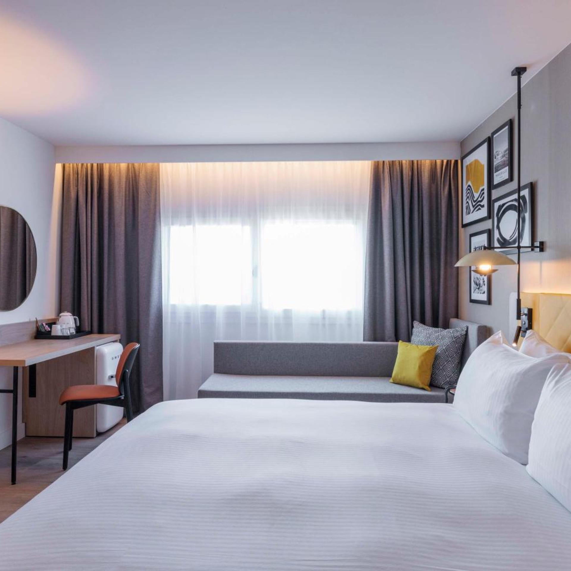 ROOM, KING BED, ACCESSIBLE