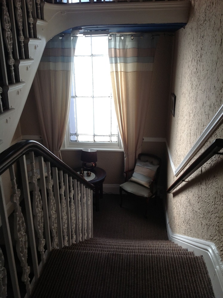 Balmoral Lodge Hotel 35/42