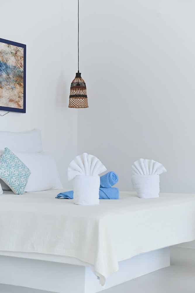 Mykonos Pantheon 8/50
