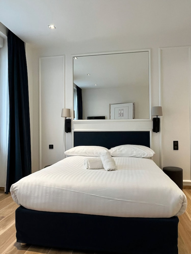 SUITE, GROUND FLOOR, ACCESSIBLE
