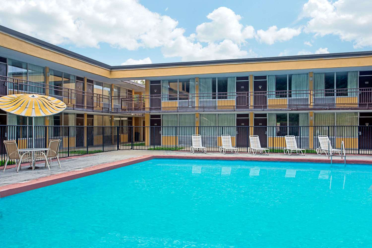 Days Inn By Wyndham Bristol Parkway 3/15