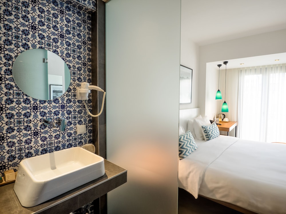 Alilass Hotel 33/36