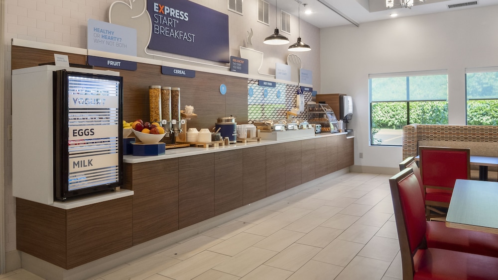 Holiday Inn Express Hotel & Suites Newton Sparta 5/44