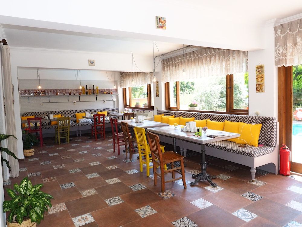 HOTEL GRAND AMPHORA 11/57