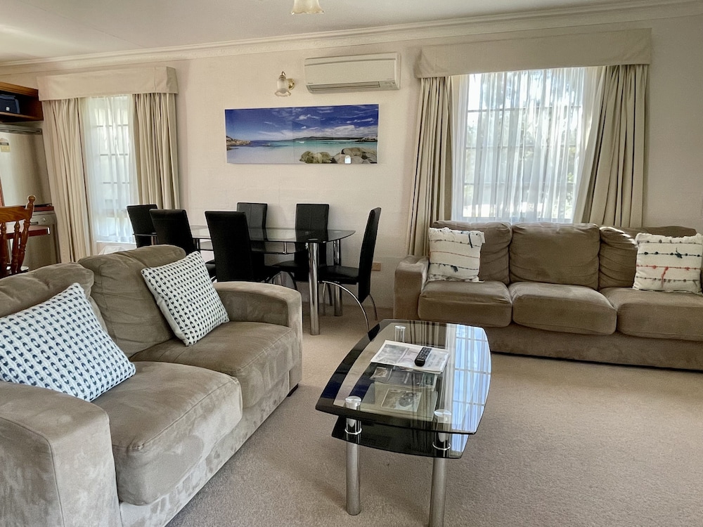 Swansea Cottages & Motel Suites 29/50