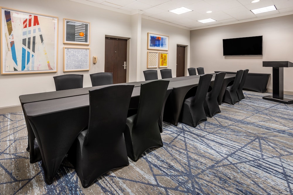Holiday Inn Express & Suites Tampa-I-75 @ Bruce B. Downs, an IHG Hotel 34/50