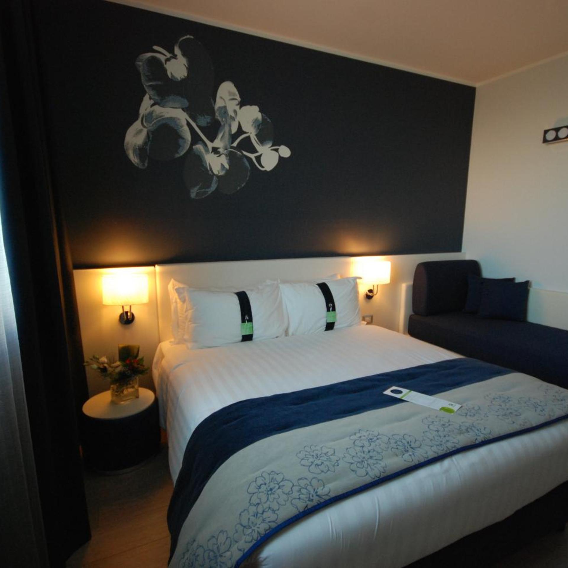 غرفة قياسية بسرير مزدوج مع أريكة، Holiday Inn Milan Nord Zara 2/10