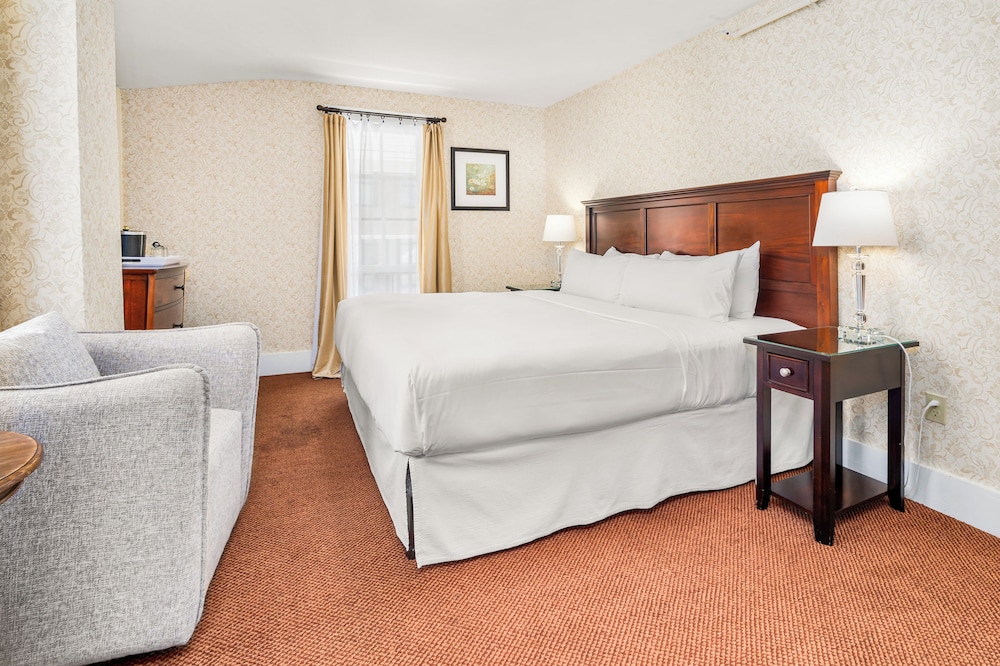 Hudson Bay Suite, King Bed