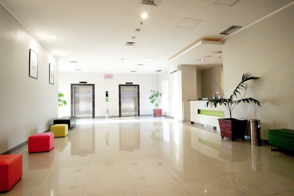 The Plaza Hotel Glodok 8/47
