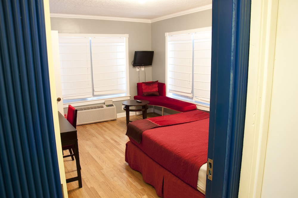 Ponce De Leon Hotel 35/50