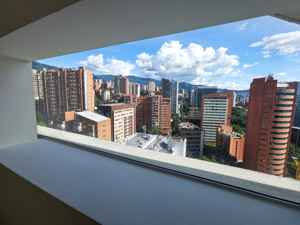 San Fernando Plaza 8/69