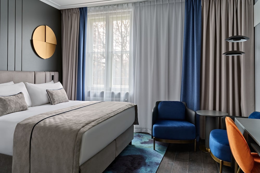 Garamond, a Tribute Portfolio Hotel 11/24