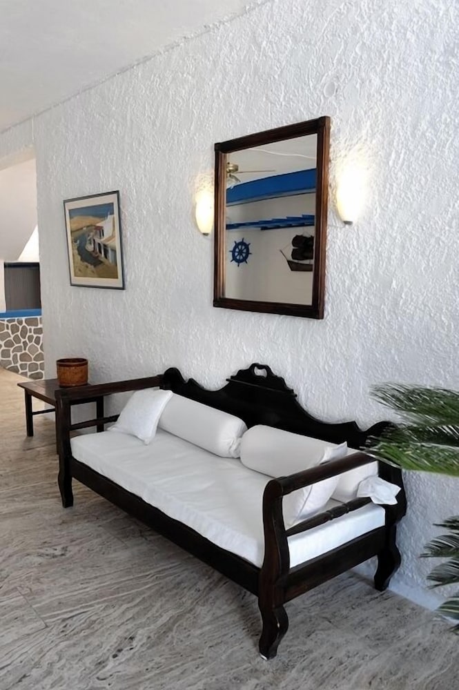 Lagada Beach Hotel 42/65