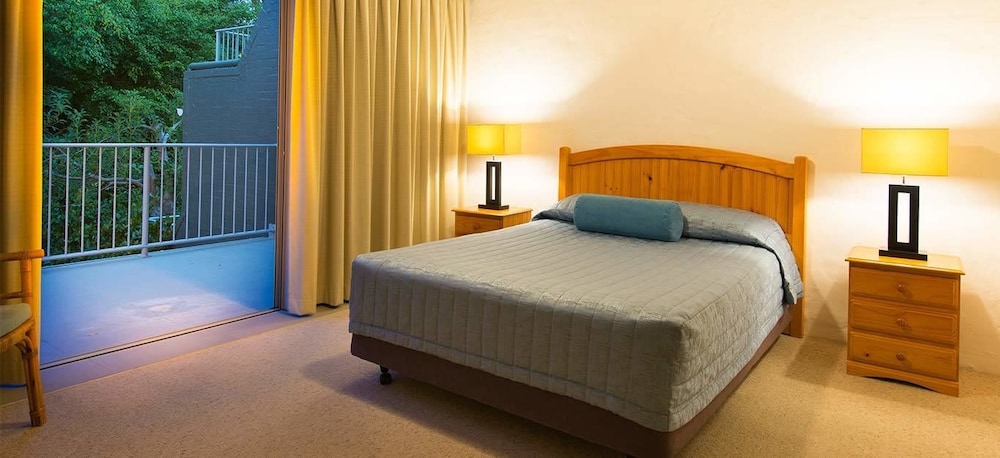 3 Bedrooms, Apartment, 2 Double and Twin Beds, Kitchen