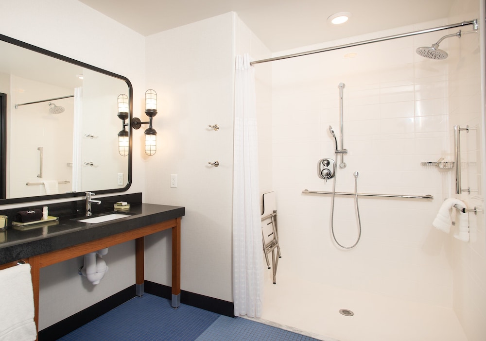 Hotel Indigo Madison Downtown 20/80