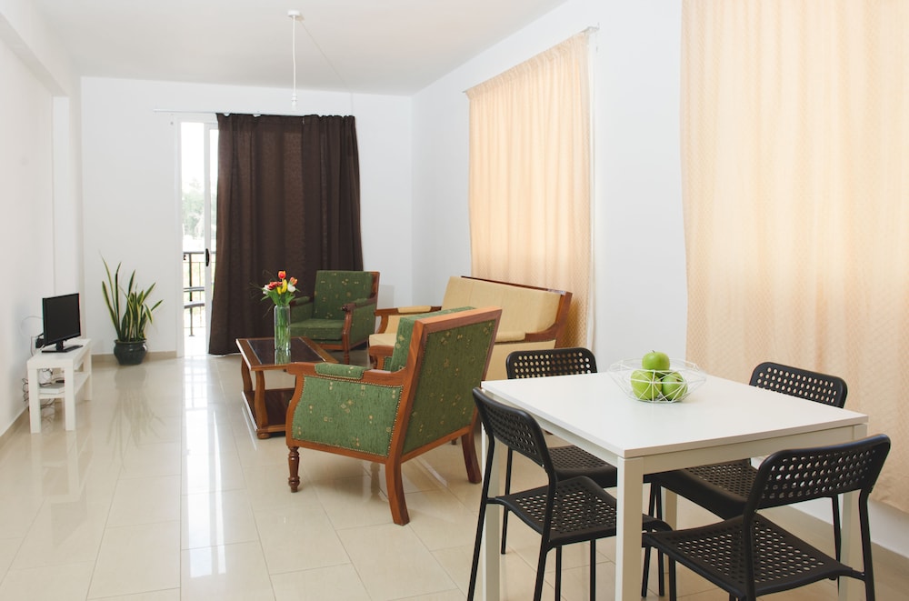 Valentinos Apartments 34/47