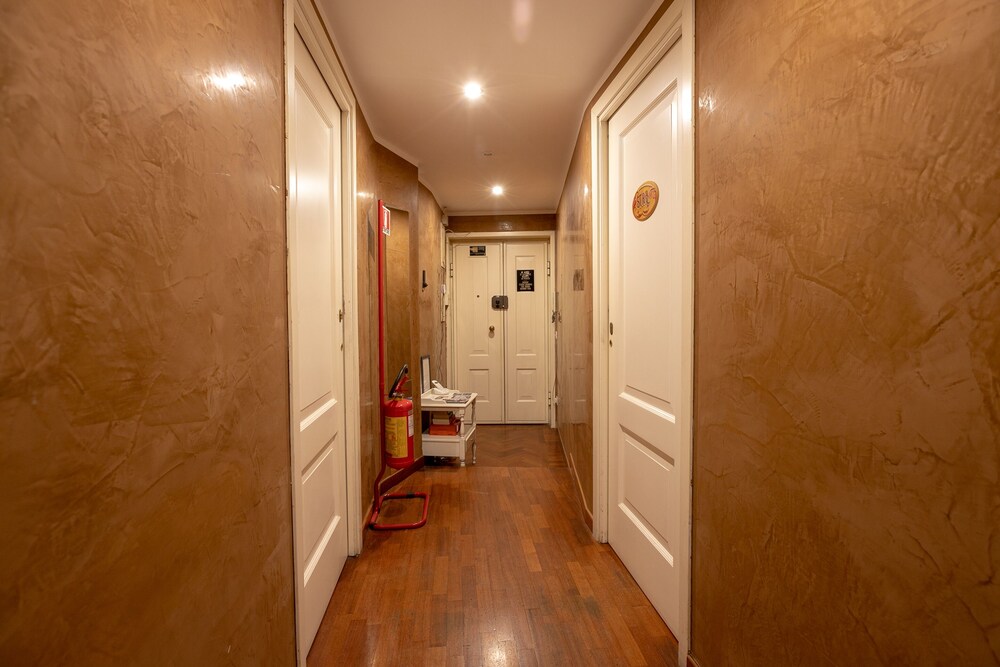 Golden Rooms 写真2