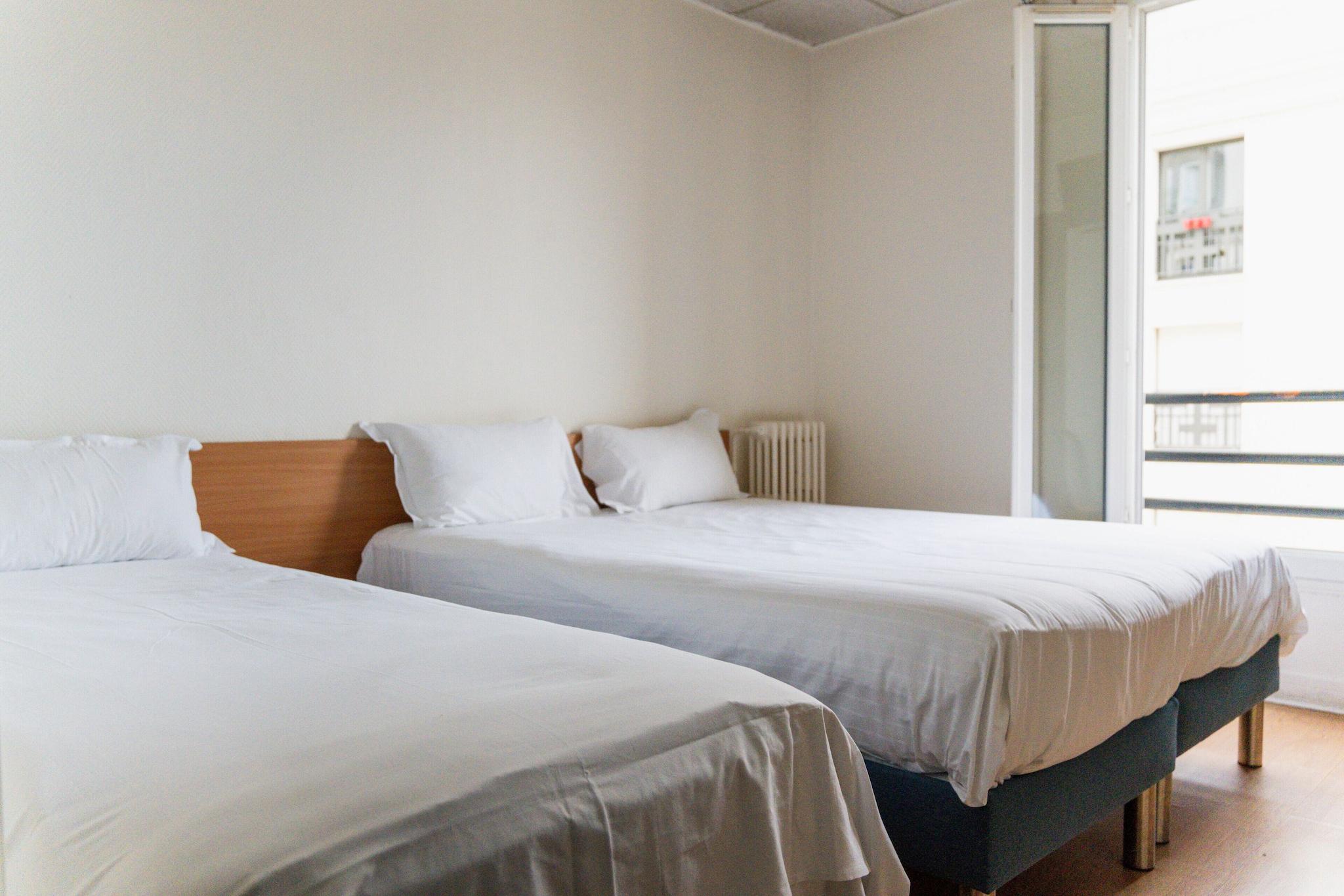 ROOM, TRIPLE, 1 DOUBLE AND 1 SINGLE BED