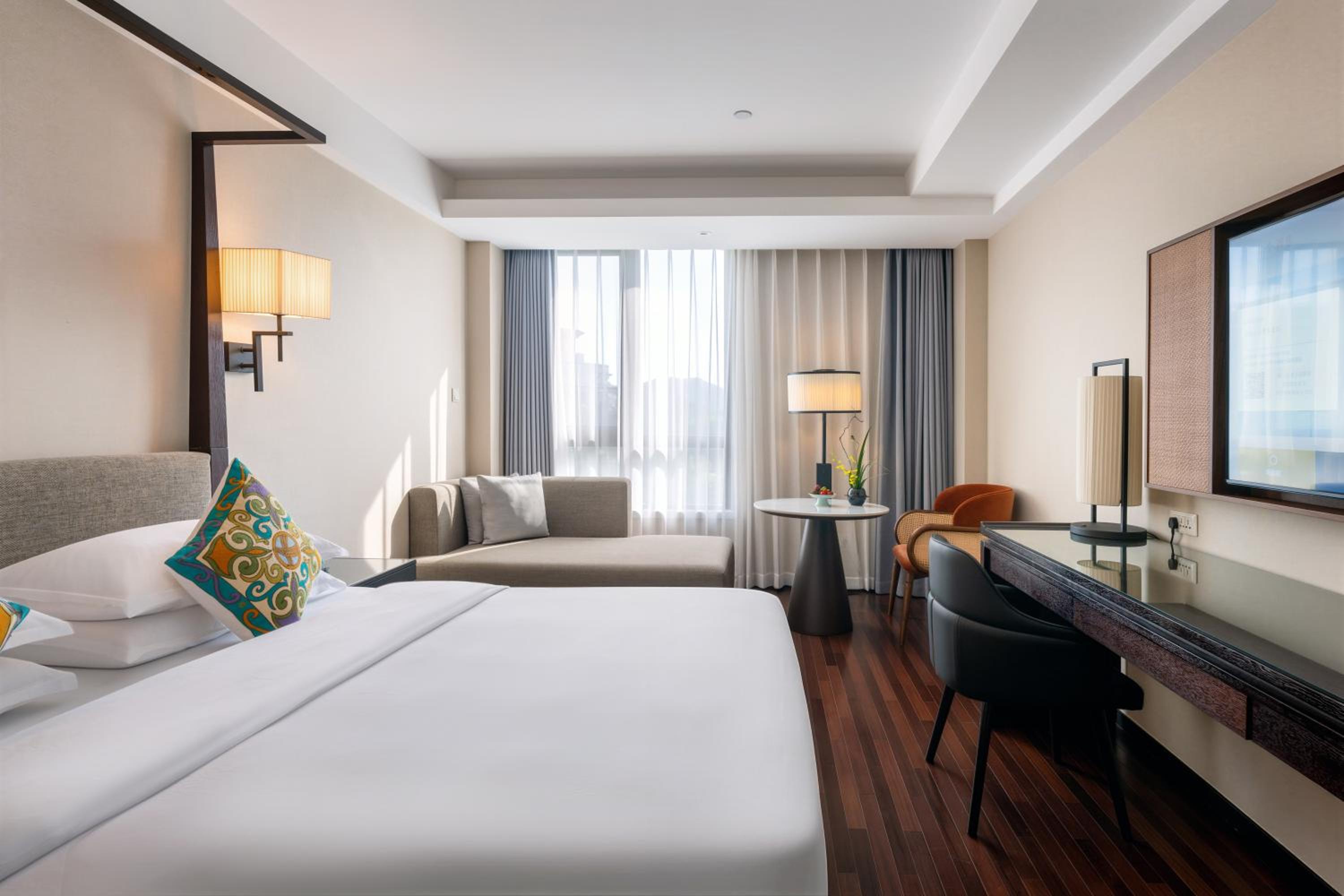 Deluxe, Queen Bed