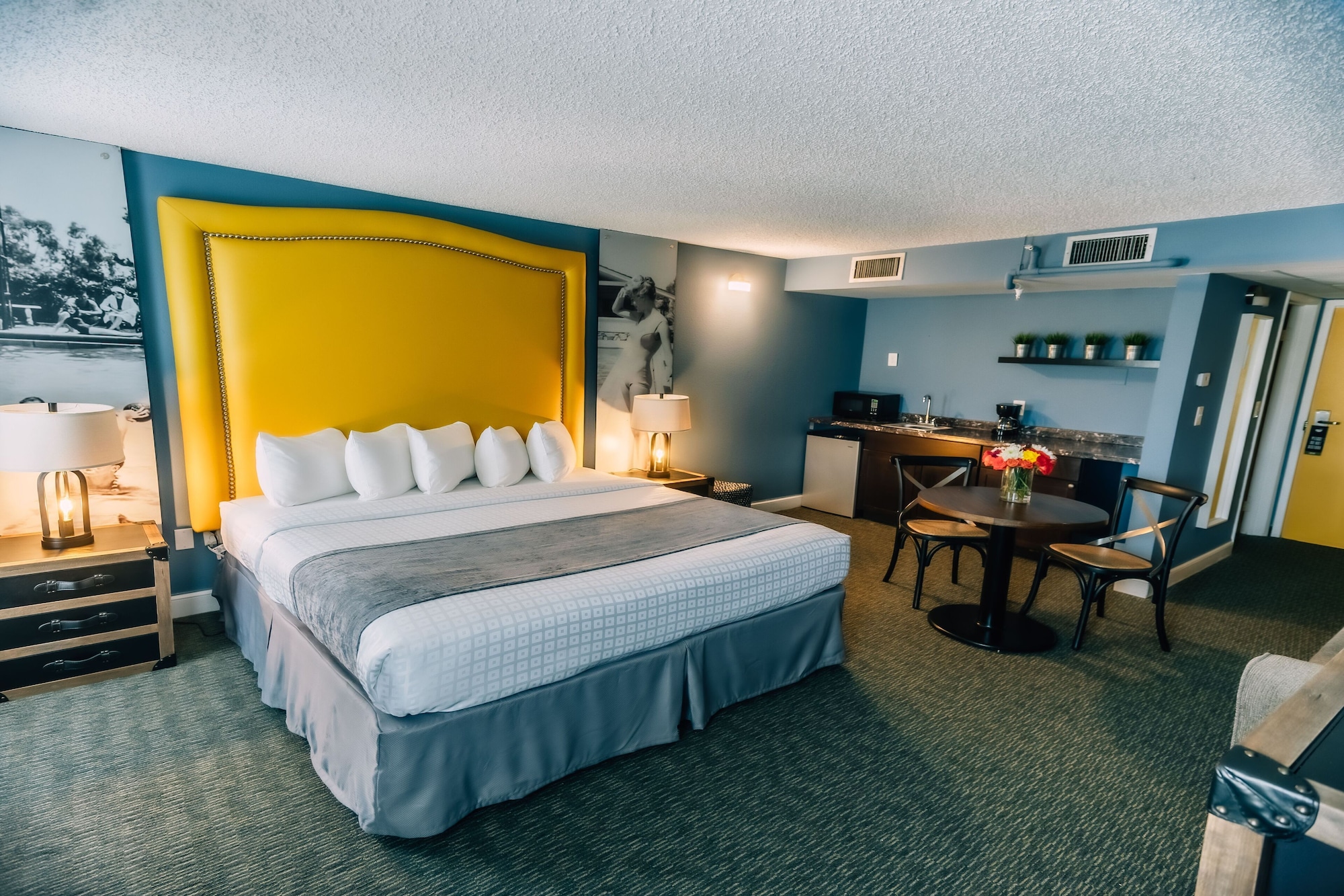 SUITE, KING BED