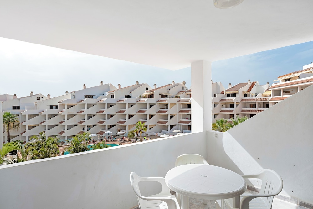 PALOMA BEACH APARTMENTS 51/57