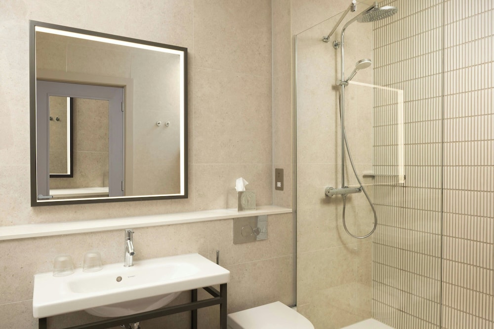AC Hotel by Marriott Glasgow 48/50