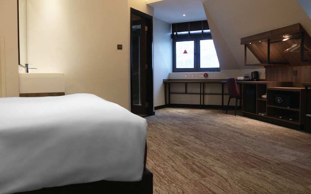 Tyrwhitt Premier Room