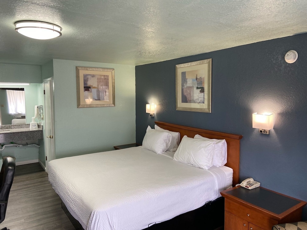 Days Inn by Wyndham Pratt 14/54