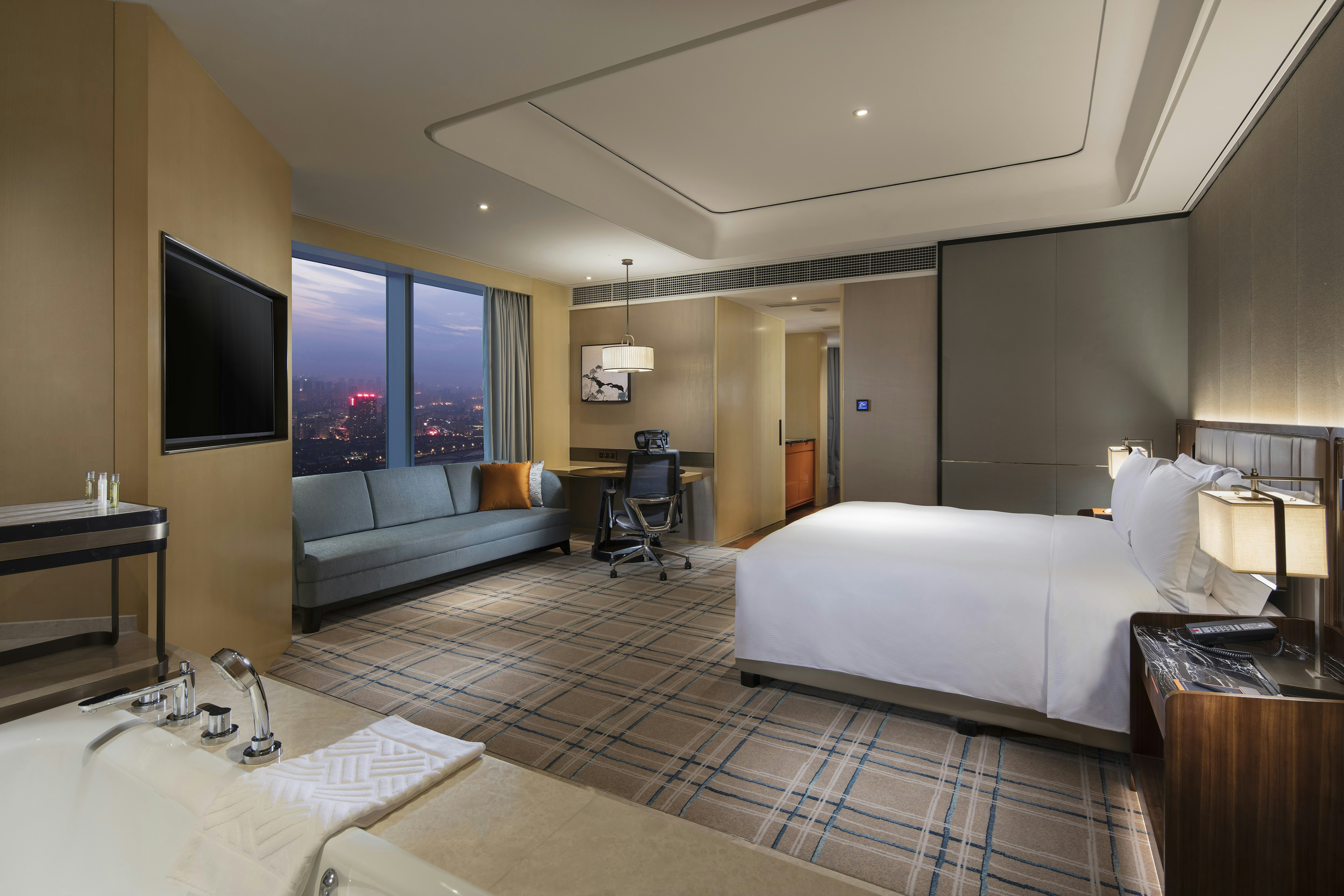 DELUXE, KING BED, RIVER VIEW
