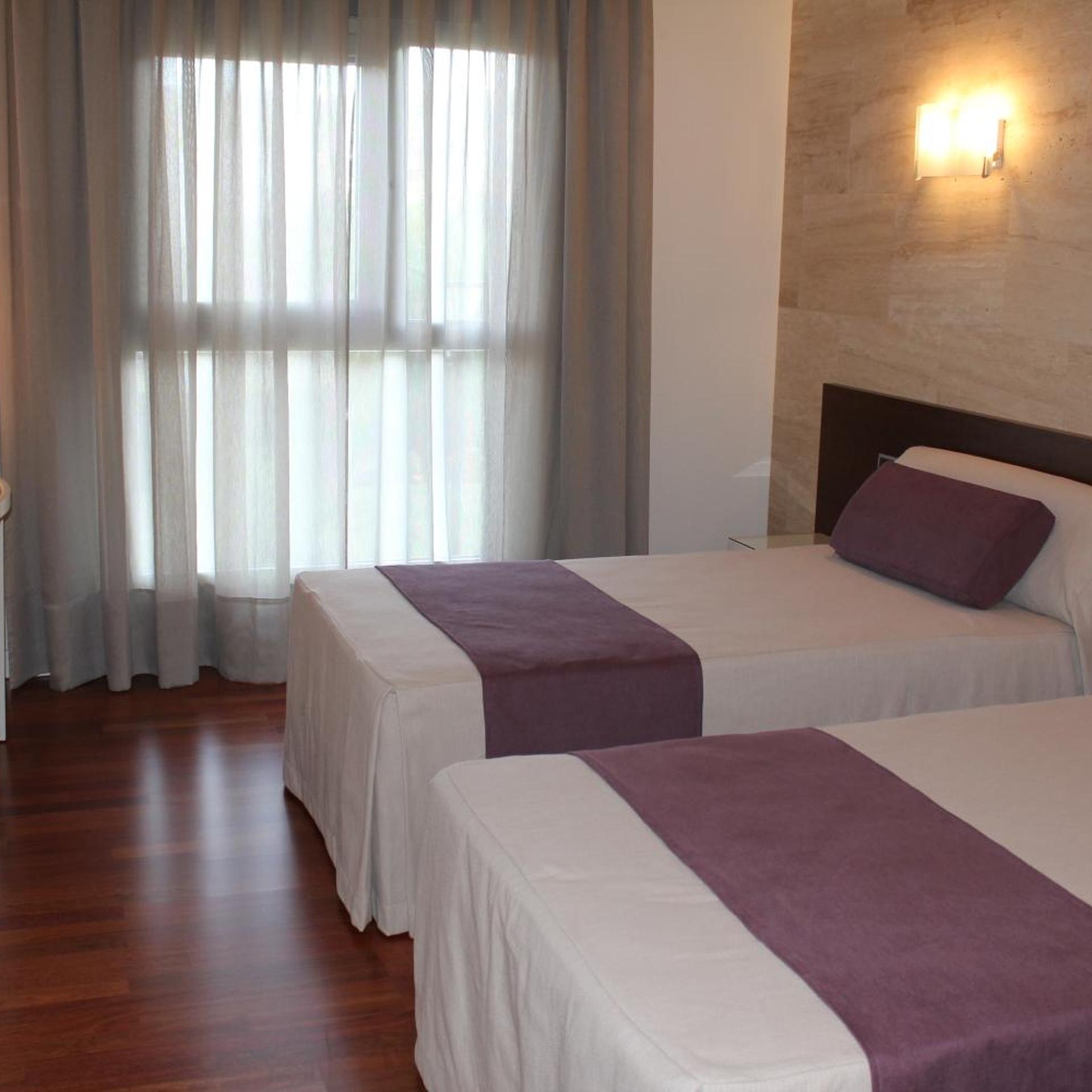 Escuderos Hotel Cruz 16/58