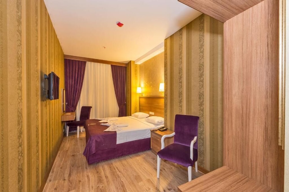 INTERSTELLAR HOTEL 36/59