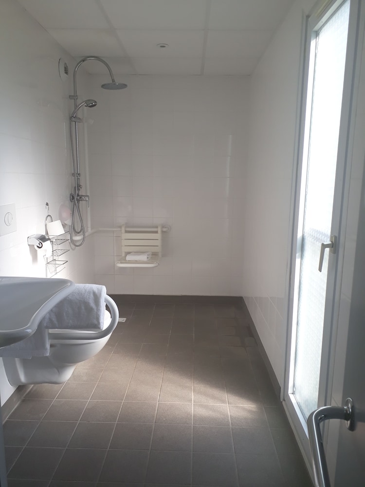 B Hotel Troyes Aeroport 50/50