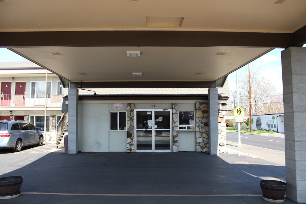 Tiki Lodge Motel 4/49