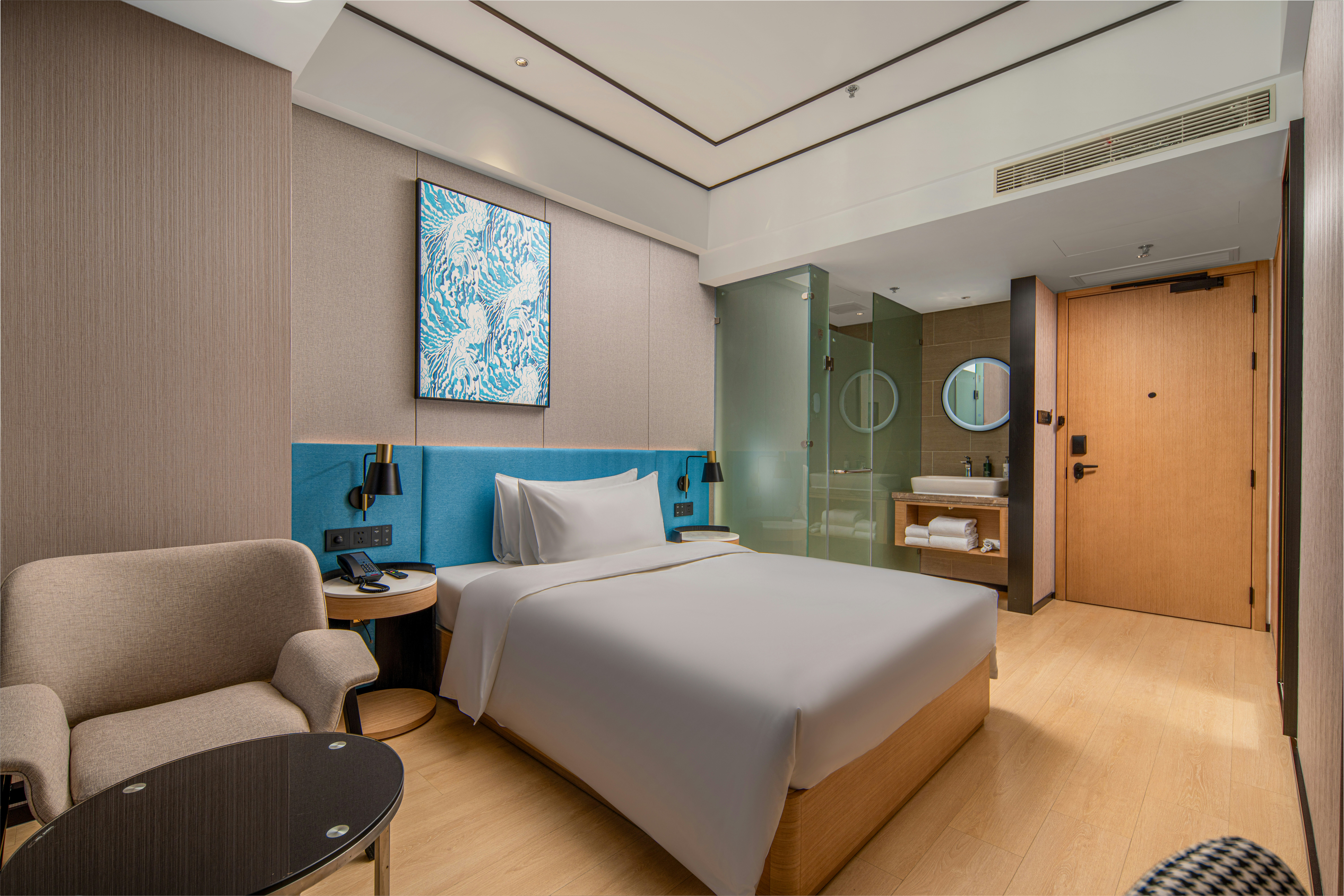 GUEST ROOM, KING BED