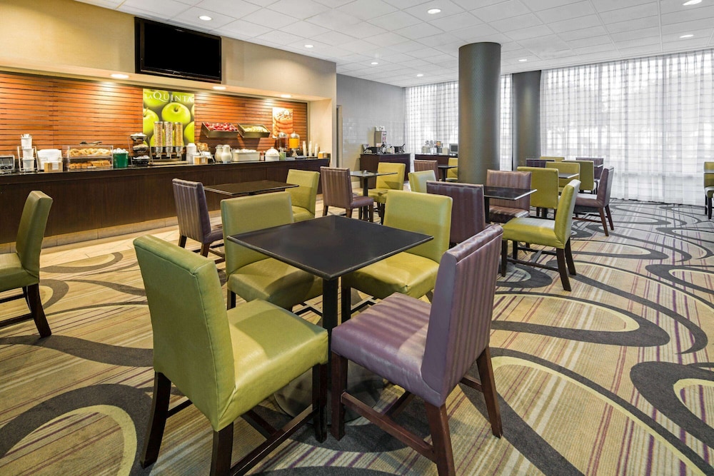 La Quinta Inn & Suites by Wyndham Buena Park 31/44