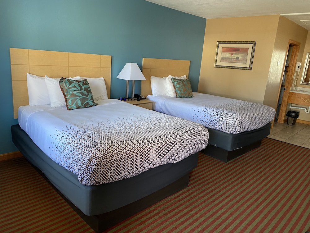 QUIET CORNER INN 12/53