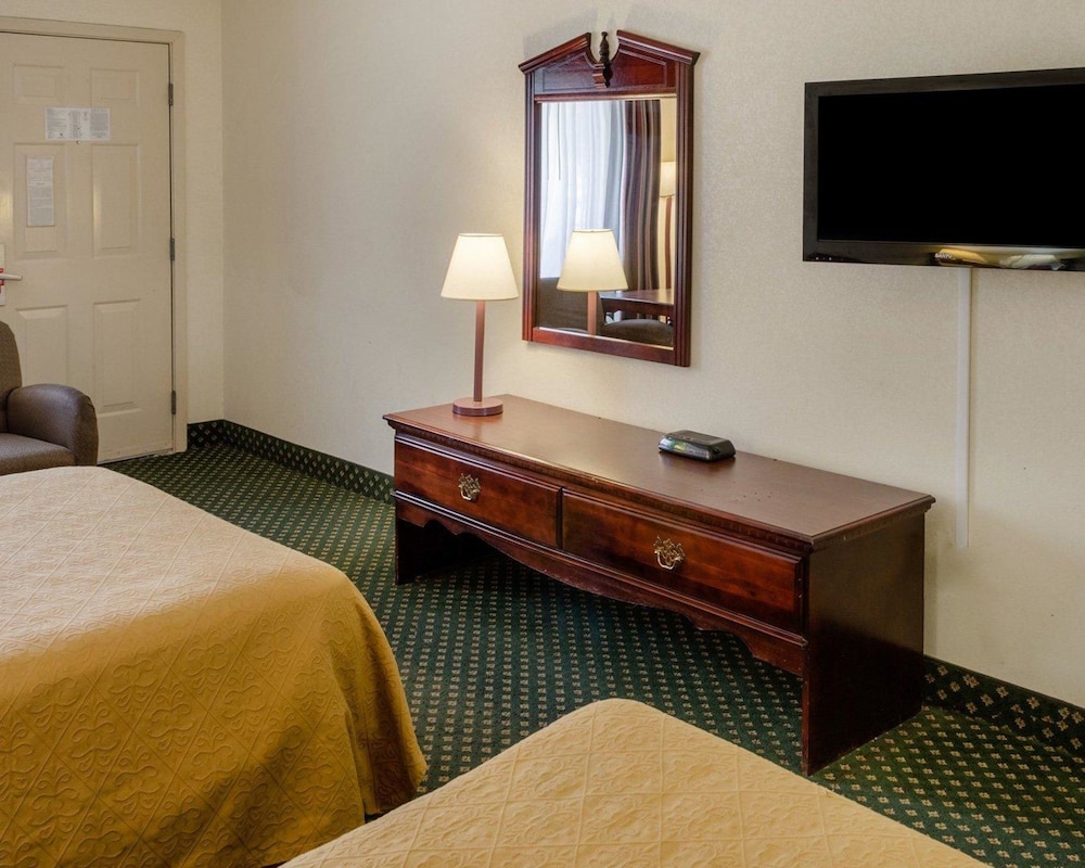 Econo Lodge Inn & Suites Philadelphia MS 45/80