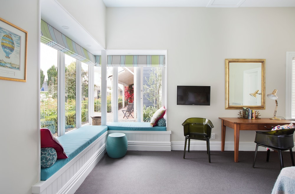THE MARTINBOROUGH HOTEL 53/85