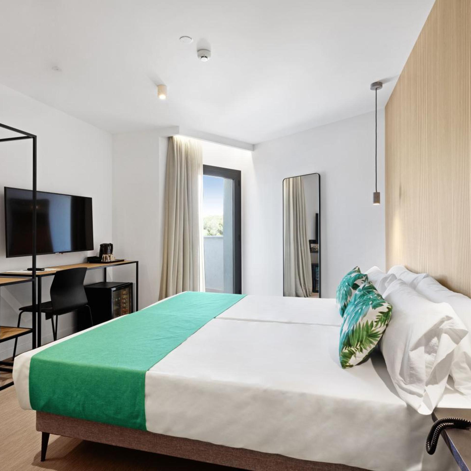 Room, Double or Twin Bed